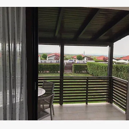בית נופש Vacation House In Ivanovi Kolibi *