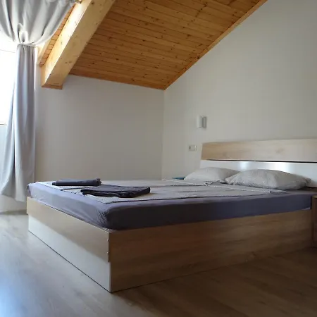 בית נופש Vacation House In Ivanovi Kolibi *